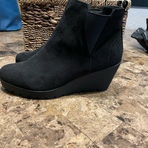 Women’s 11 wide wedge booties. Black, new without tags. Never worn. Suede
